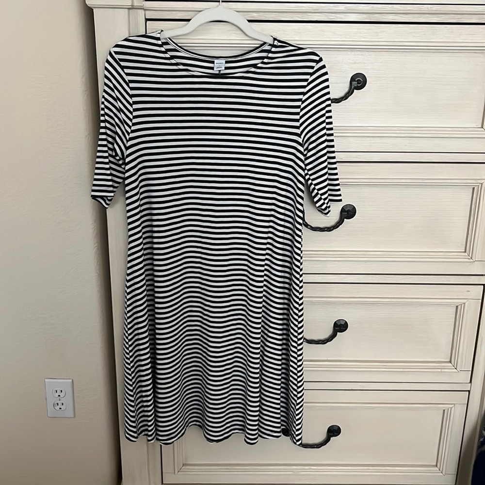 Size Small Old Navy Striped black and white Swing dress NWOT